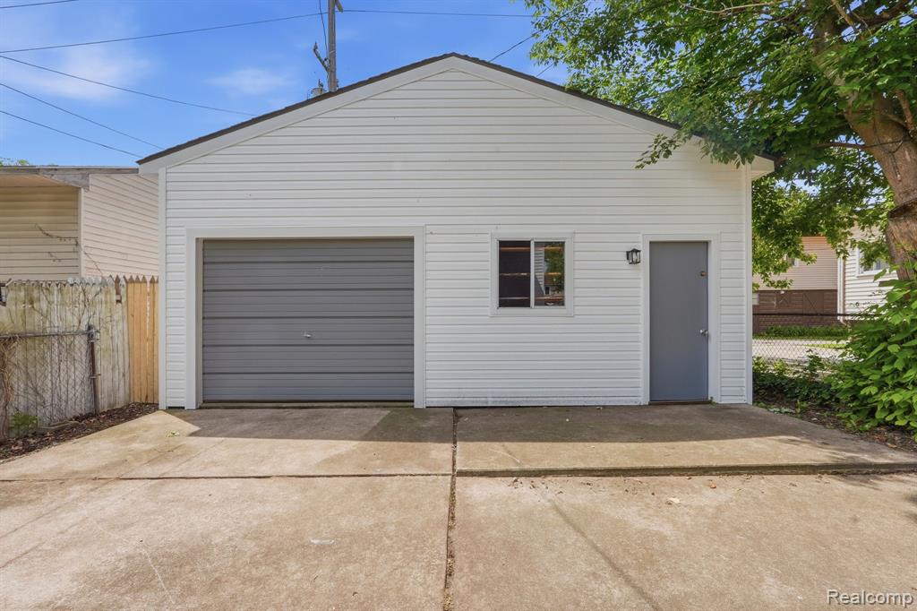 255 Poplar Street, Wyandotte, MI 48192 — Photo 30