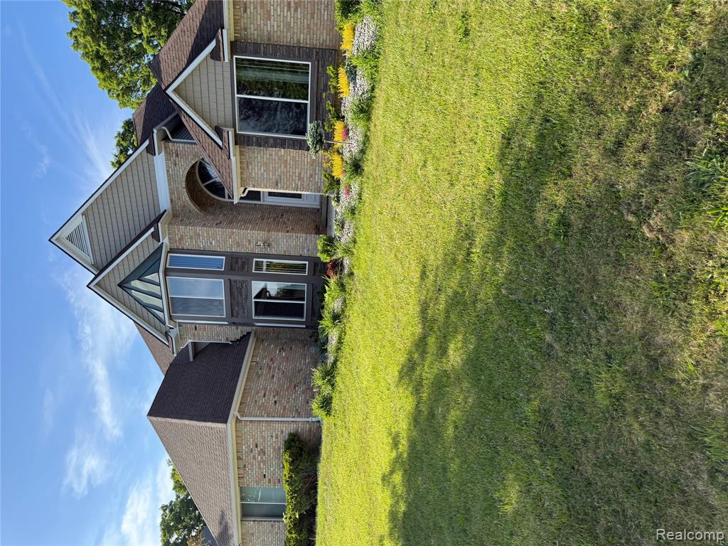 1217 Kings Carriage Road, Grand Blanc, MI 48439