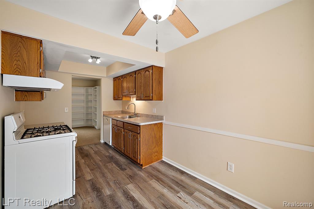 418 WILLOW GROVE Lane, Rochester Hills, MI 48307 — Photo 17
