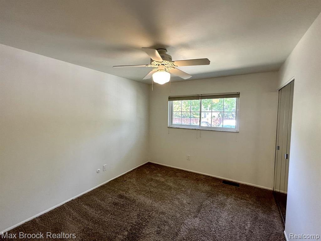 740 E FOX HILLS Drive, Bloomfield Hills, MI 48304 — Photo 13
