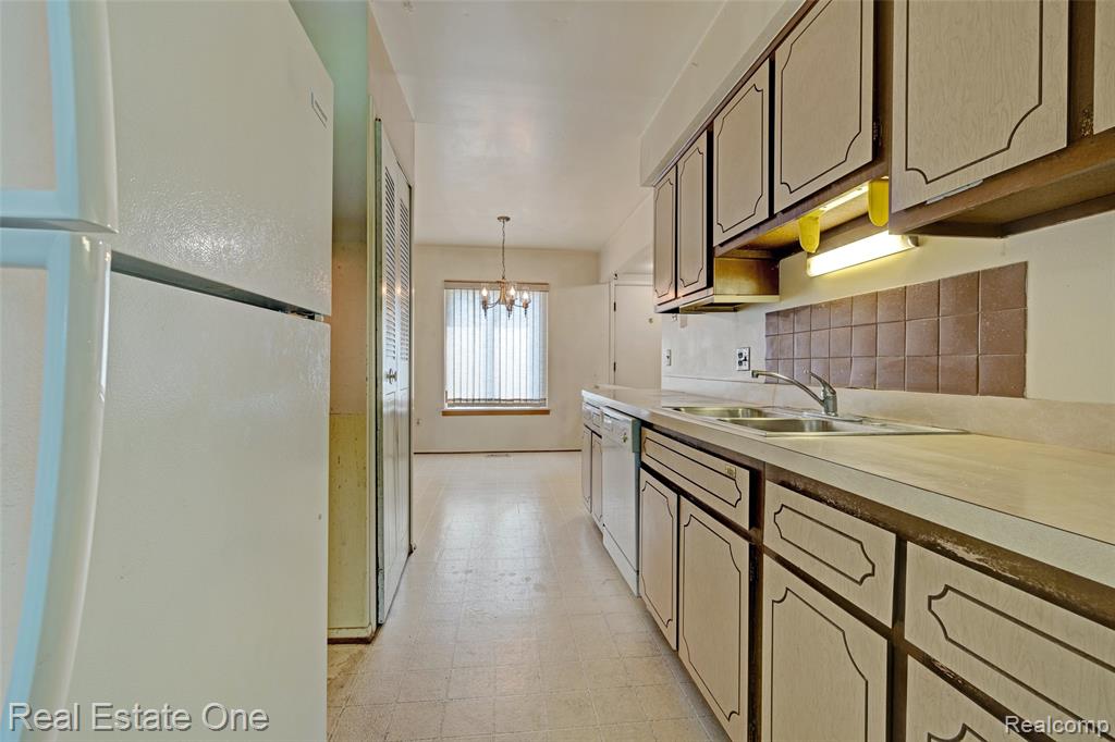 4456 15 Mile Road, Sterling Heights, MI 48310 — Photo 9