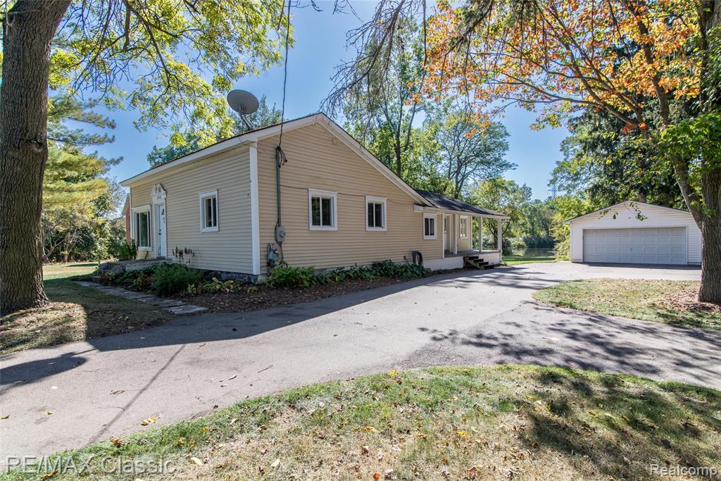 590 Bogie Lake Road, White Lake, MI 48383 — Photo 37