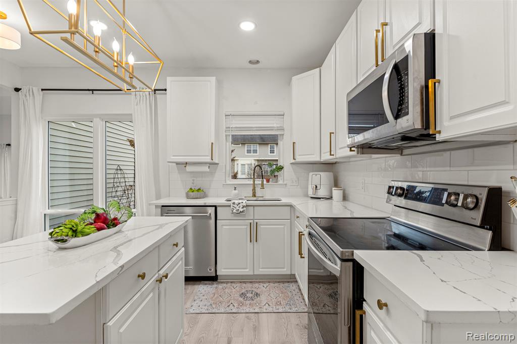 1065 Equestrian Drive, South Lyon, MI, 48178