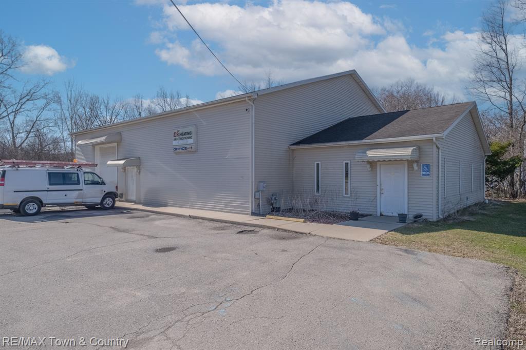 2170 LAVELLE Road, Flint, MI 48504