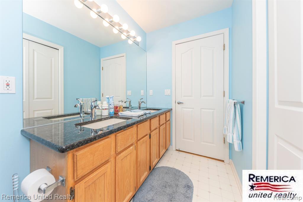 46206 LARCHMONT Drive, Canton, MI 48187 — Photo 39