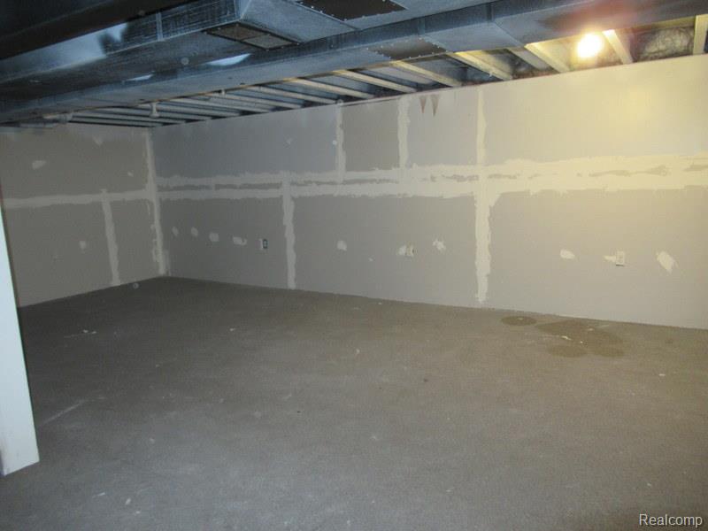 21406 Carlton Drive, Macomb, MI 48044 — Photo 10