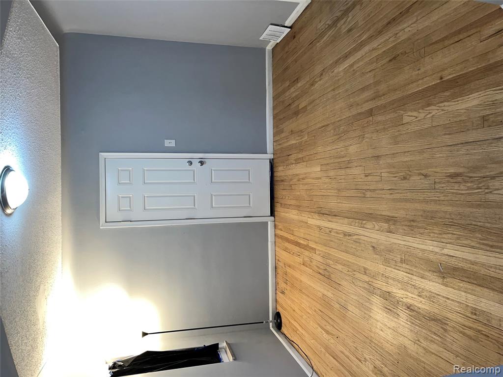 9991 Strathmoor Street, Detroit, MI 48227 — Photo 5
