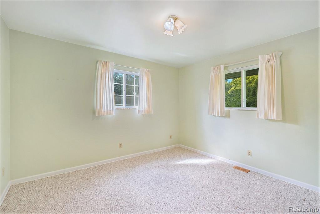 4046 S ELMS Road, Swartz Creek, MI 48473 — Photo 5