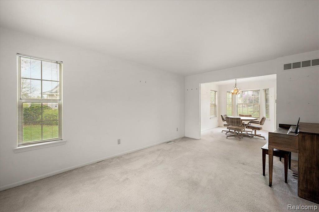 47235 SCARLET Drive S, Novi, MI — Photo 9