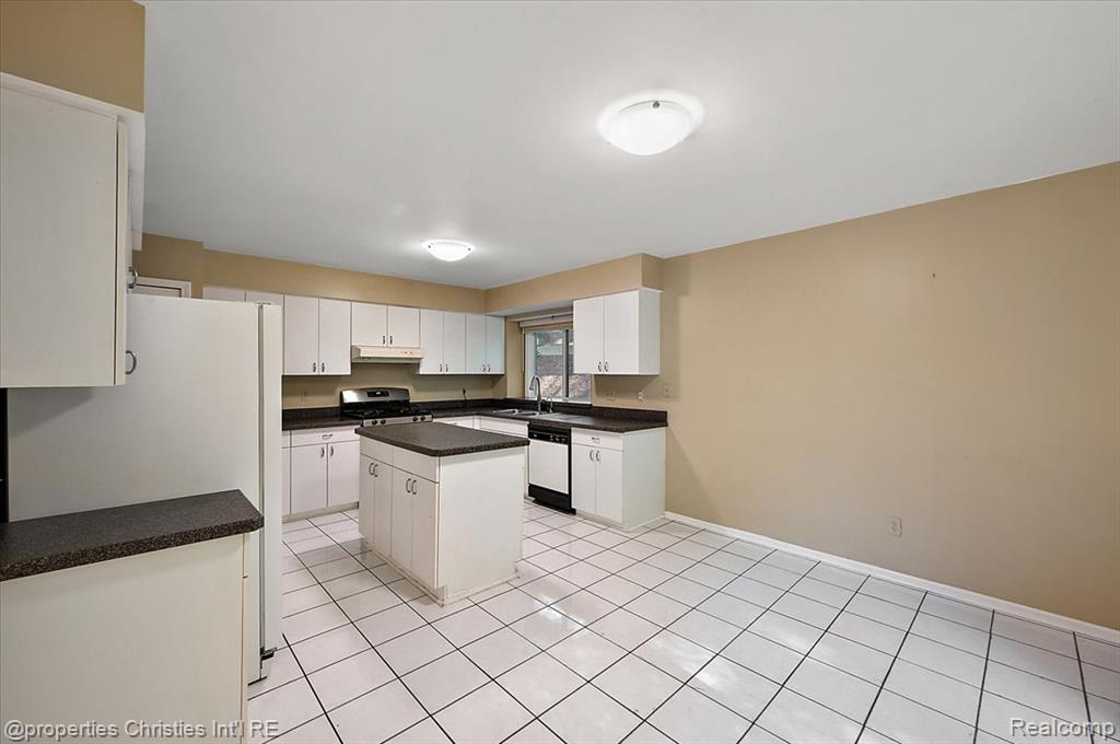 6835 High Ridge Road, West Bloomfield, MI 48324 — Photo 34