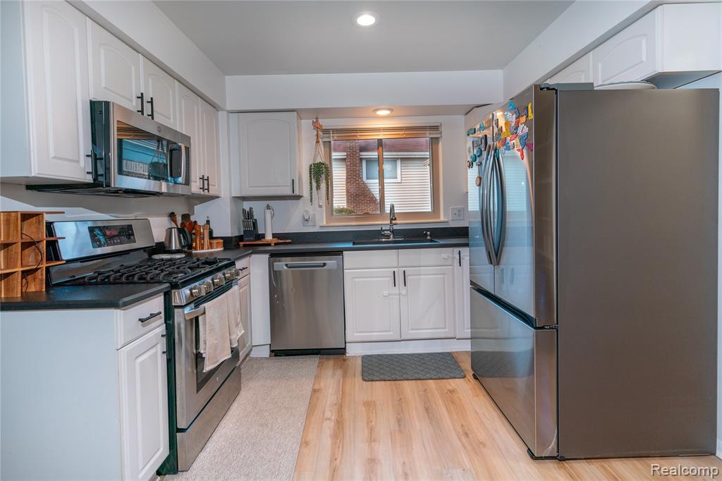 678 Kings Way, Canton, MI 48188 — Photo 12