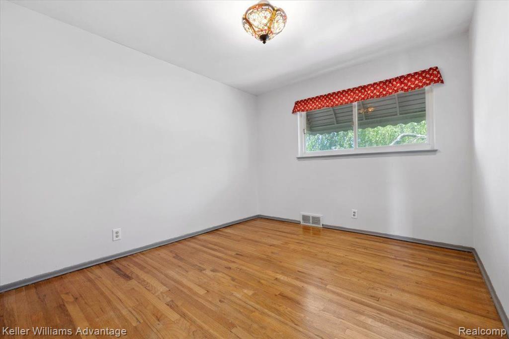 6948 FAIRFIELD Street, Garden City, MI — Photo 18