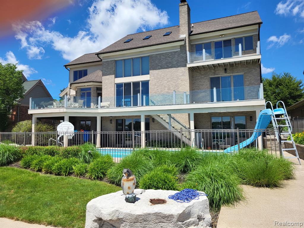 1296 Labrosse Drive, Waterford, MI 48328