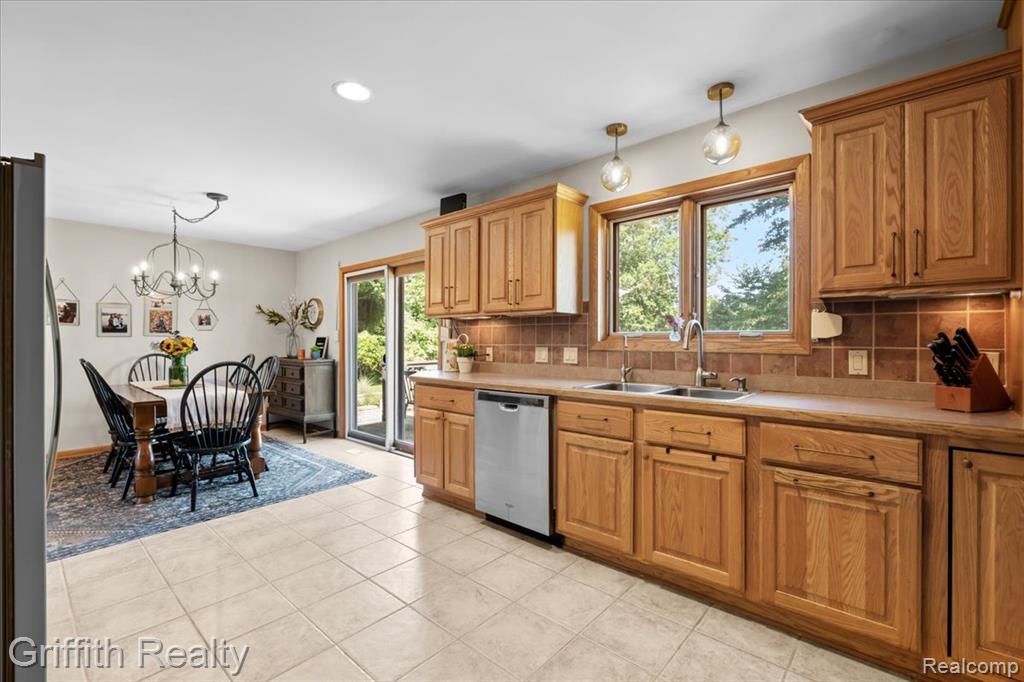6531 Catalpa Drive, Brighton, MI 48116 — Photo 11