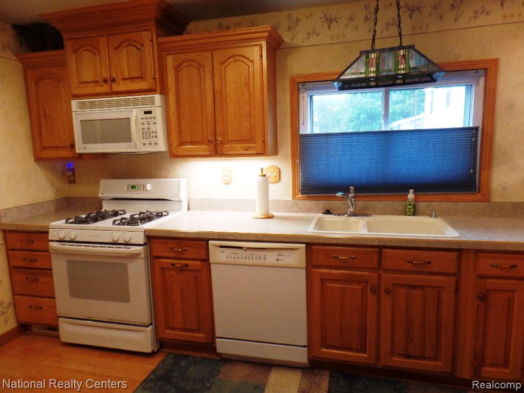 903 Burt Street, Tecumseh, MI 49286 — Photo 4