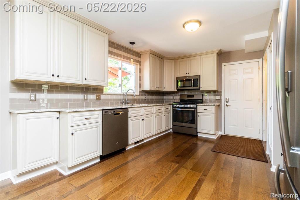 1398 BEAVERBROOK Drive, Holly, MI 48442 — Photo 24