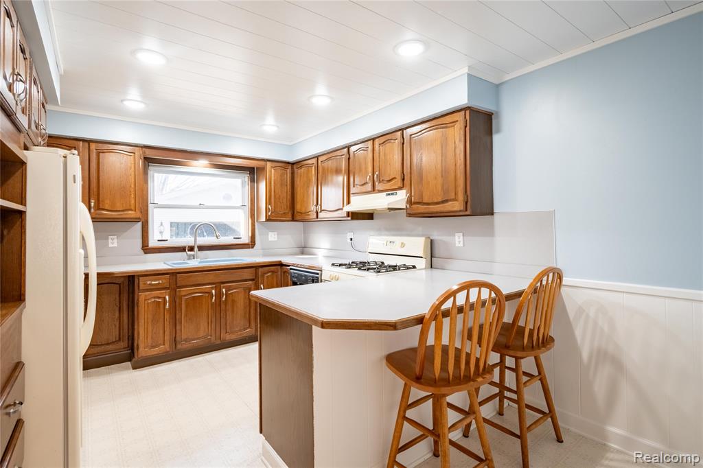 8354 Fenton Road, Grand Blanc, MI 48439 — Photo 3