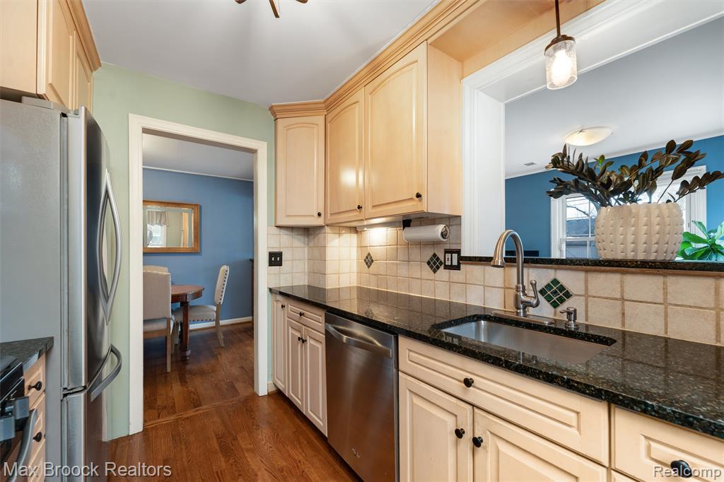 4321 Robinwood Avenue, Royal Oak, MI 48073 — Photo 10
