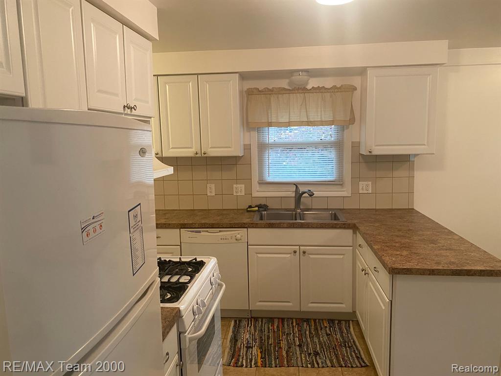 4981 PARDEE Avenue, Dearborn Heights, MI 48125 — Photo 5
