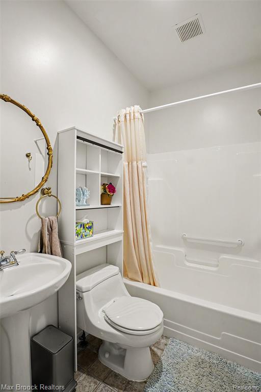 9843 Oak Valley Drive, Clarkston, MI 48348 — Photo 25