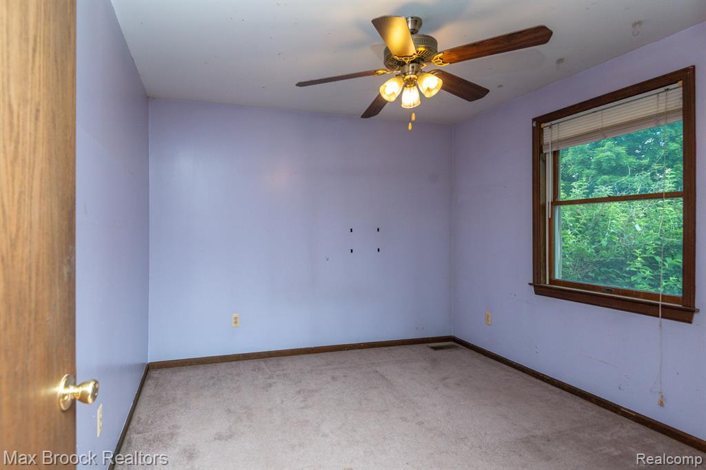 54320 BELCREST Drive, Milford, MI 48381 — Photo 32
