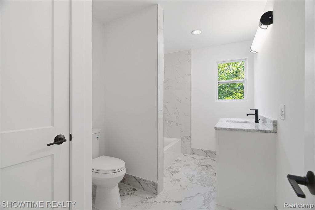 19320 Gaylord, Redford, MI 48240 — Photo 27