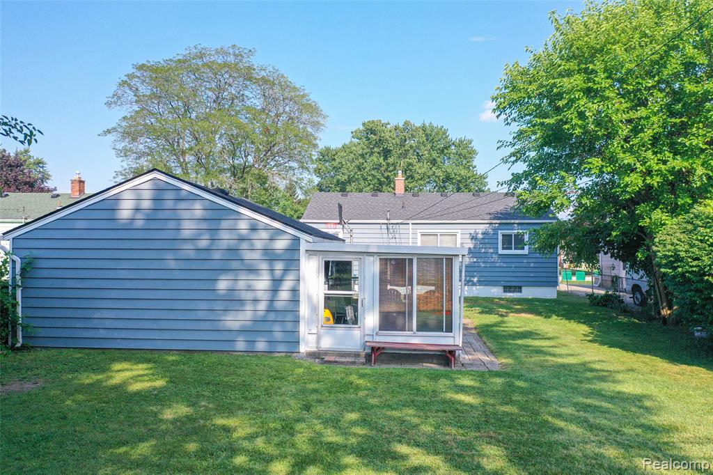 6647 Deering Street, Garden City, MI — Photo 9
