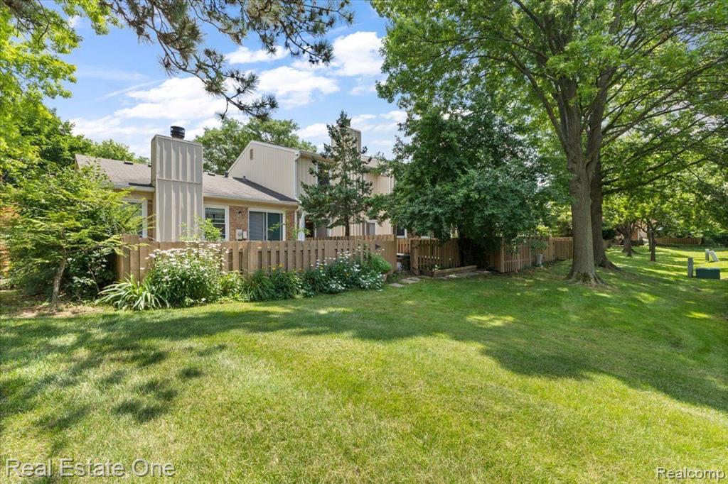 1649 BRENTWOOD Drive, 140, Troy, MI 48098 — Photo 22
