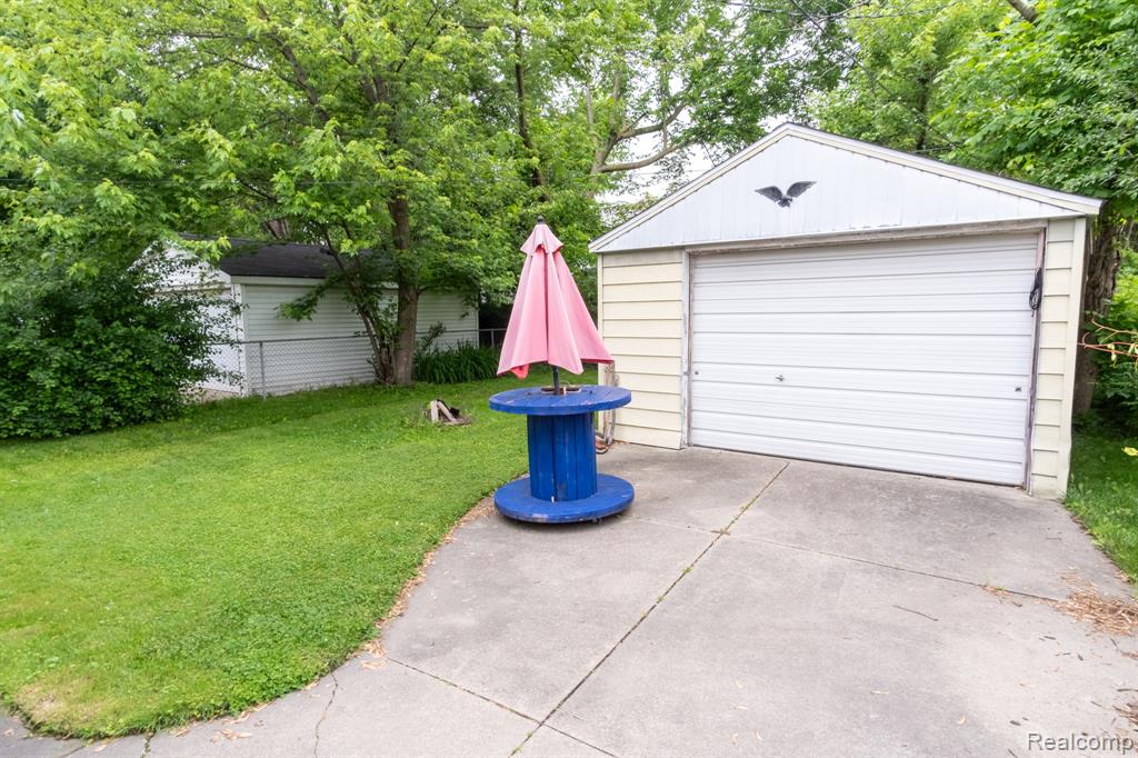 623 E Brockton Avenue, Madison Heights, MI 48071 — Photo 21