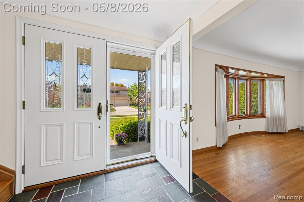 690 Briarcliff Drive, Grosse Pointe Woods, MI 48236 — Photo 9