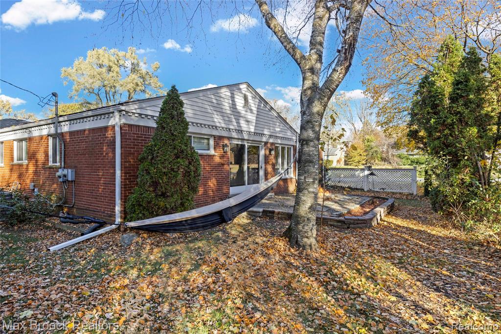 2724 Alveston Drive, Bloomfield, MI 48304 — Photo 45