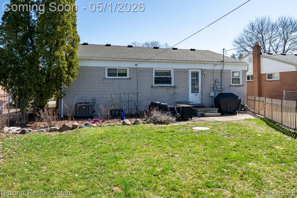 8341 Shari Drive, Westland, MI — Photo 29