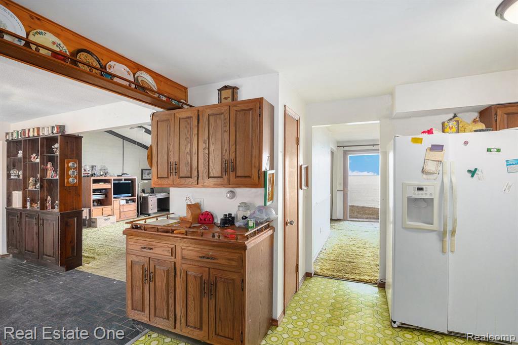 5366 LAKESHORE Road, Deckerville, MI 48427 — Photo 8