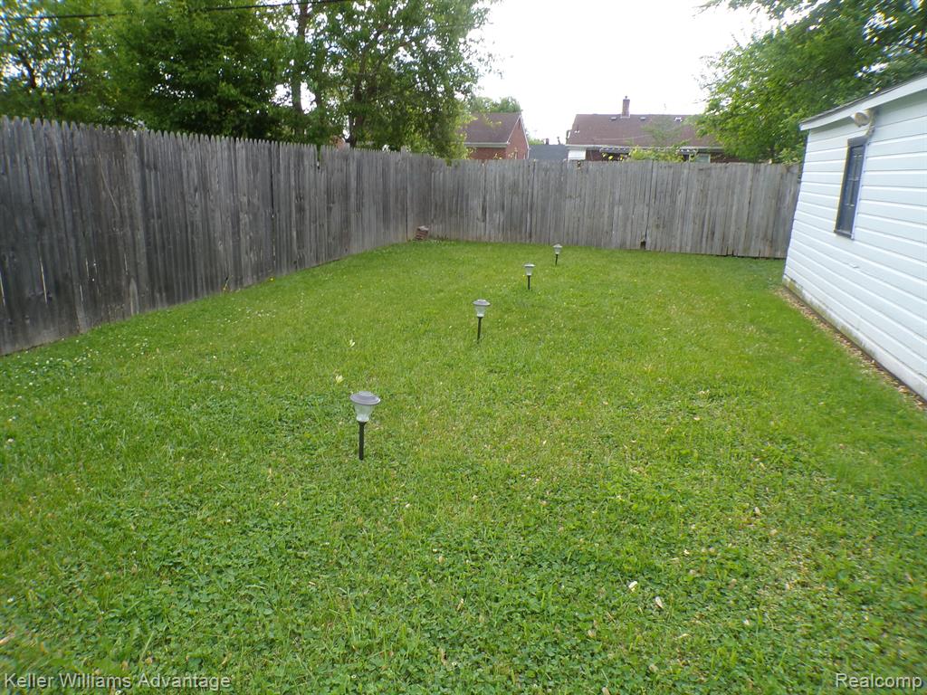 9546 WESTWOOD Street, Detroit, MI 48228 — Photo 5