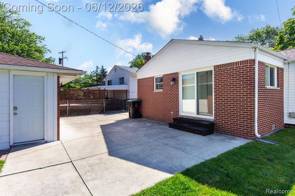 4062 Lexington Drive, Trenton, MI 48183 — Photo 36