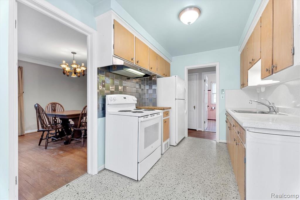 909 N Highland Street, Dearborn, MI 48128 — Photo 7