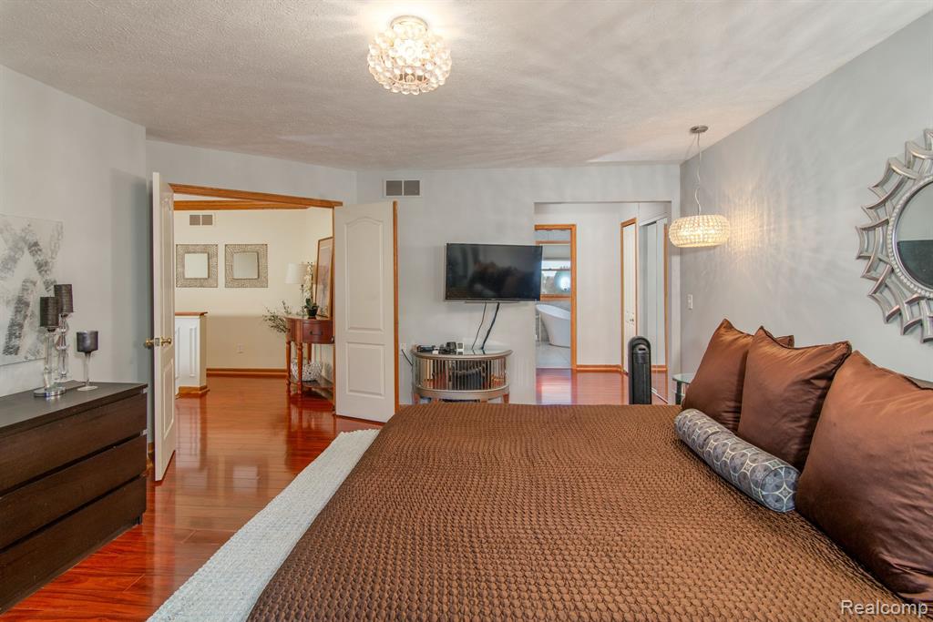 8714 GLEN HAVEN Drive, Howell, MI 48843 — Photo 19