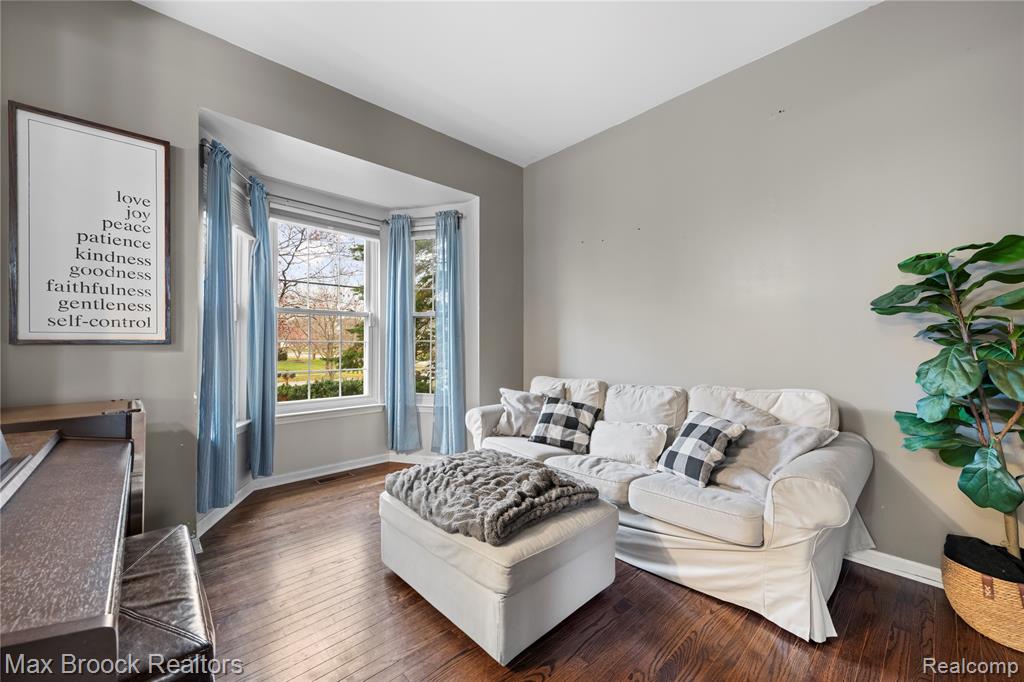 9894 High Meadow Drive, Ypsilanti, MI 48198 — Photo 8