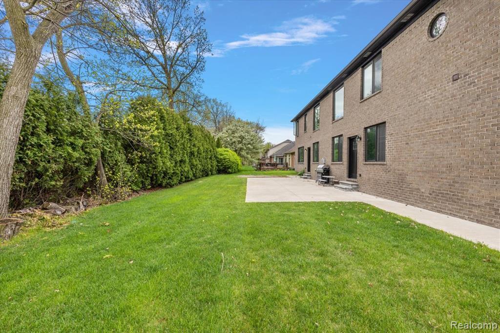 46930 Riverpark E, Macomb, MI 48044 — Photo 67