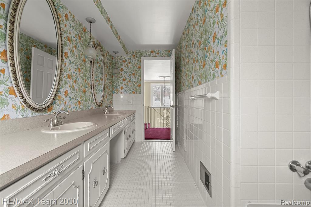 741 Briarcliff Drive, Grosse Pointe Woods, MI 48236 — Photo 44