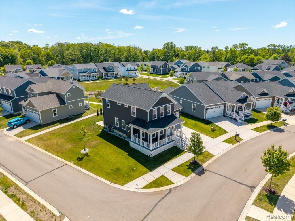 9261 Regency Boulevard, Pinckney, MI 48169 — front exterior