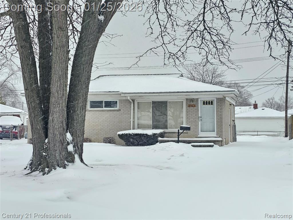6582 Sterling Court, Garden City, MI — front exterior