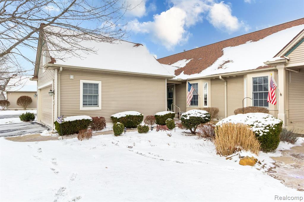 211 PIERCE LAKE Drive, Chelsea, MI 48118 — Photo 4
