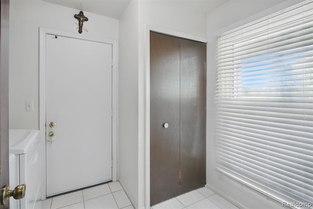 5389 Vincennes Drive, Bloomfield Hills, MI 48302 — Photo 40