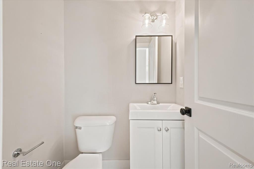 5485 Hammersmith Drive, West Bloomfield, MI — Photo 16