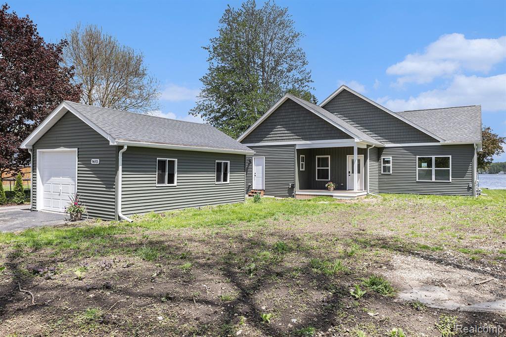 9693 BEVERLY Drive, Lakeland, MI — Photo 2