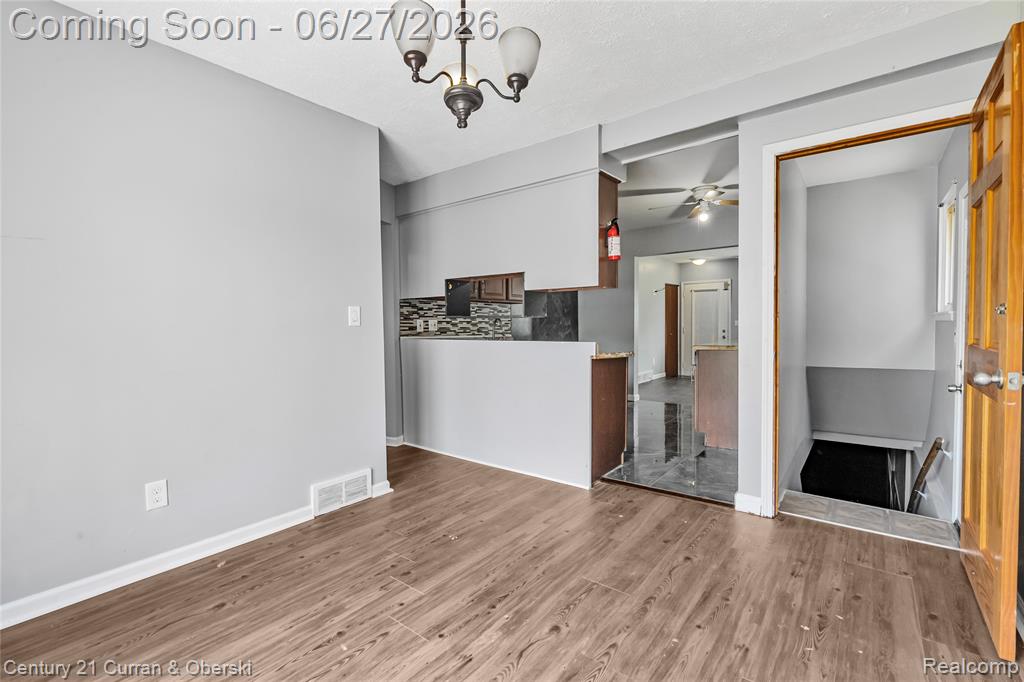 6042 Highview Street, Dearborn Heights, MI 48127 — Photo 11