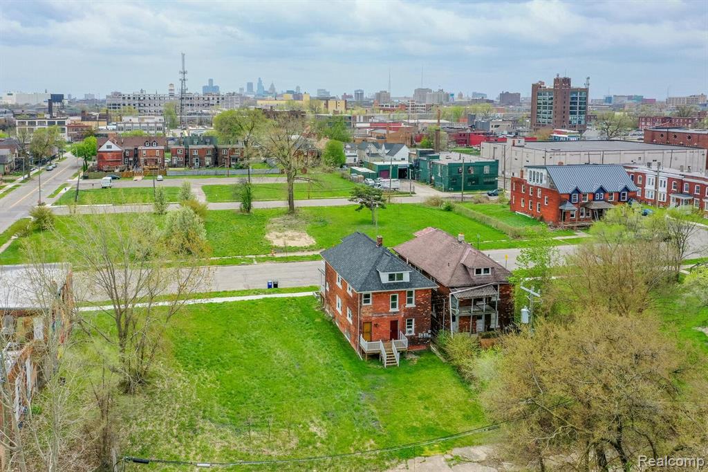 647 E BETHUNE Street, Detroit, MI 48202 — Photo 4