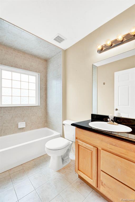 5379 Twin Oaks Drive, Sterling Heights, MI 48314 — Photo 23