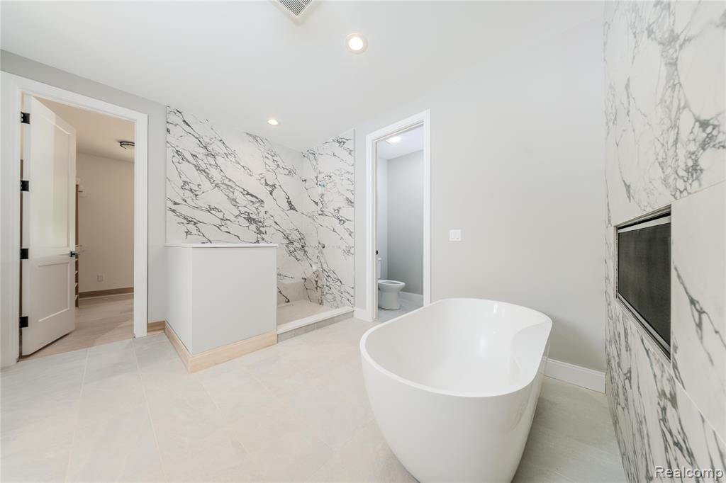 7509 Maple Ridge Drive, Clarkston, MI — Photo 10